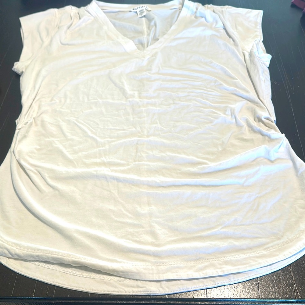 Woman’s scrunched Athleta tee
